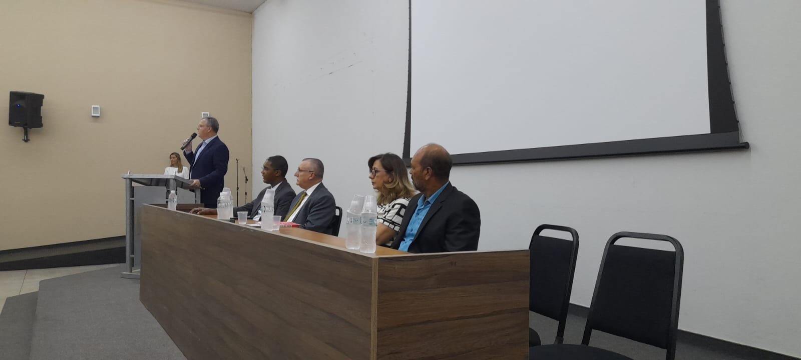 IMESB lança obra coletiva produzida por professores e alunos egressos da Instituição